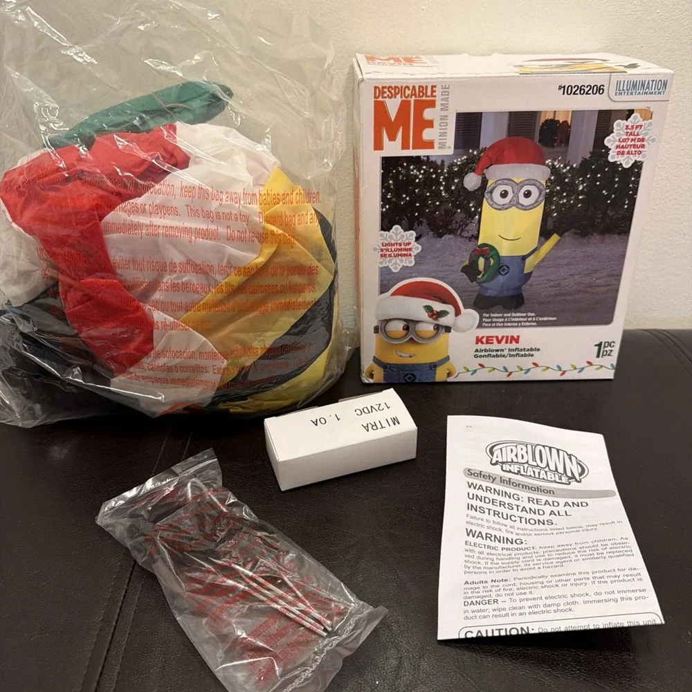 Despicable Me Minion Christmas Inflatable 3.5FT Santa Hat Wreath Yard Decor